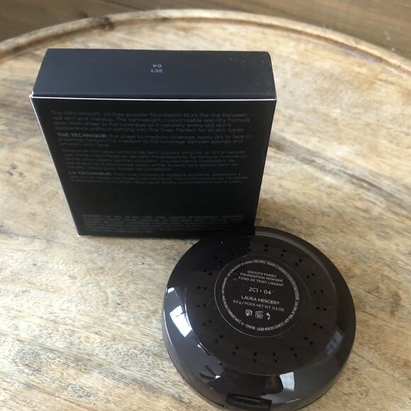 Laura Mercier Smooth Finish Foundation Powder 2C1 04 Full Size - Picture 5 of 5